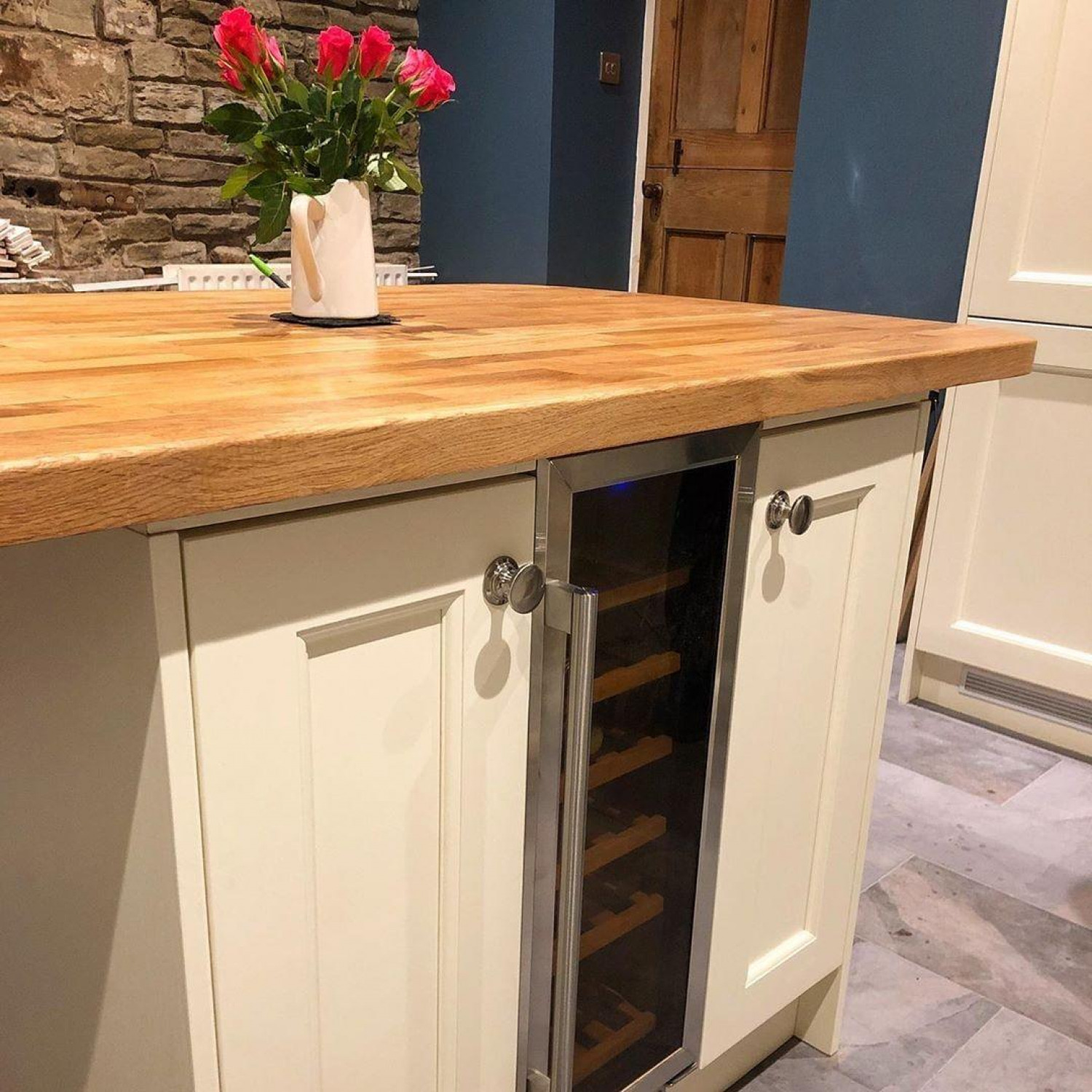 Laminate Worktops Cream Cabinets