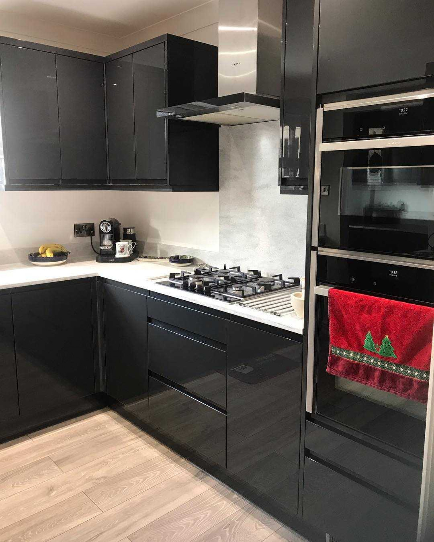 L Shaped Kitchens Black Cabinets